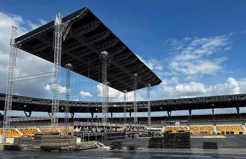 Grand Layer bleachers with steel structure canopy in Niger