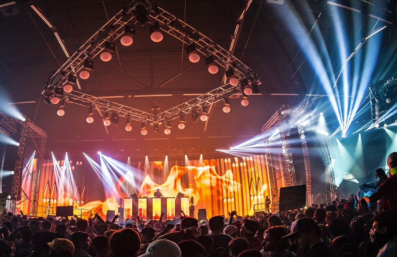Grand Layer bleachers with steel structure canopy in Niger